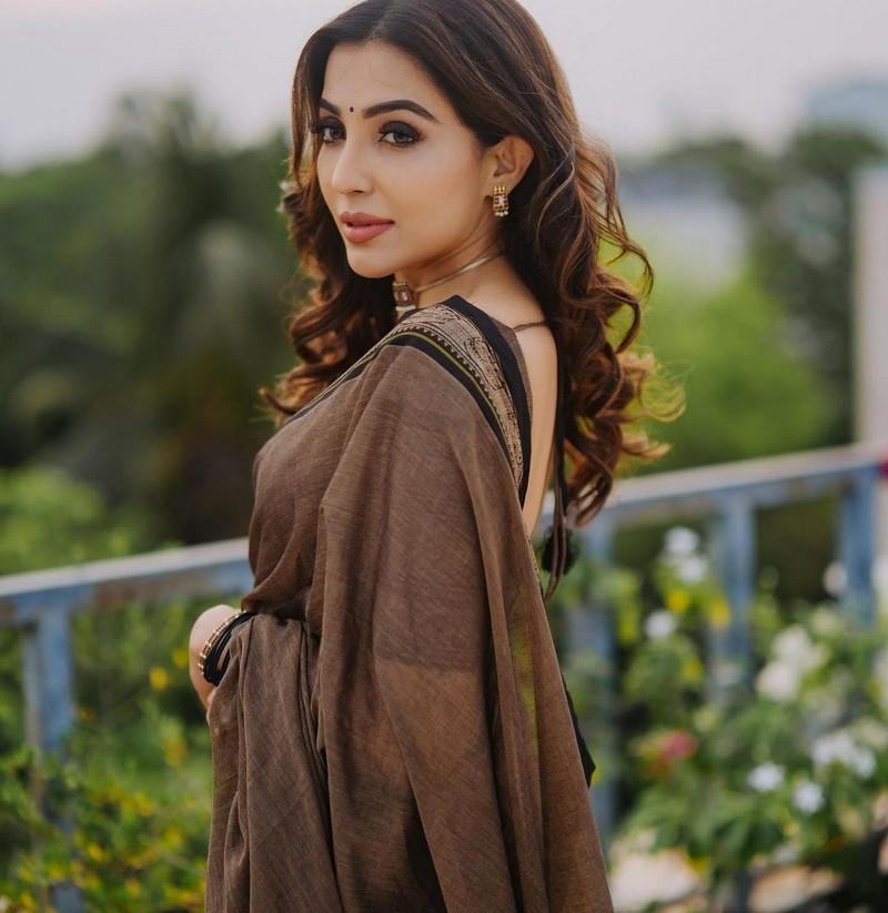 Amazing Looks Of Parvati Nair In Saree Telugu Rajyam Photos